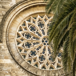 Fenster der Pfarrkirche Sant Jaume (Església Parroquial) von Alcúdia