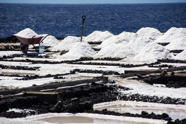 Salzernte in den Salinen von Fuencaliente de la Palma