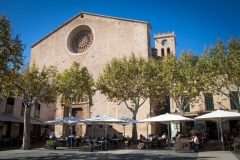 Markt von Pollenca mit Portal der Pfarrkirche